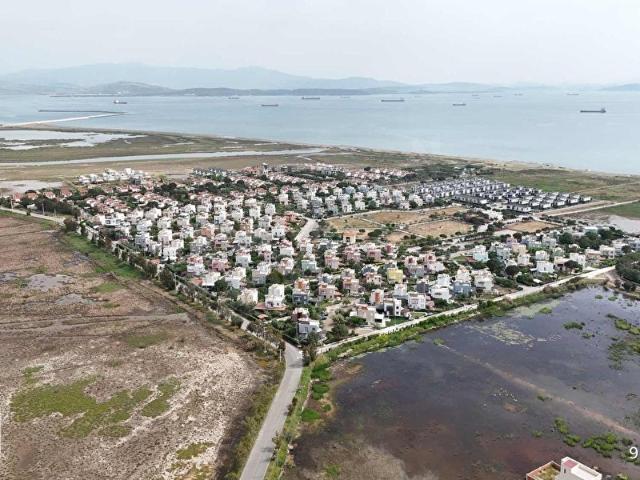 BERL EMLAK'TAN ÇANDARLI TATİL KÖYÜ YAKINI SATILIK TARLA