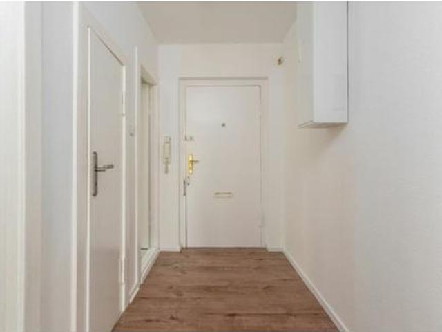 BERLIN, Alt Mariendorf: Frisch renoviertes 1‑Zimmer‑Apartment mit SW‑Balkon und Blick ins Grüne