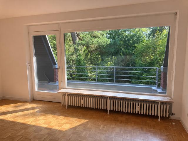 Berlin Nikolassee: Sanierte 43 qm Wohnung mit Küche, renoviertem Bad und großem Balkon im Grünen