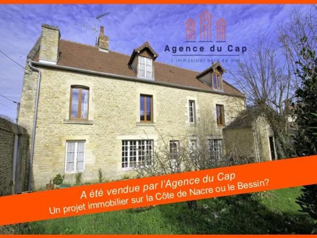 BERNIERES SUR MER Maison en pierre de 165m²