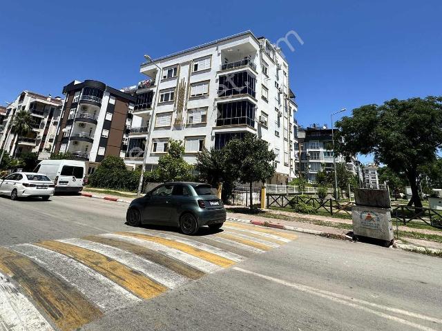 Berrın Kavcar'dan Yalı Caddesi 'nde Arakat Geniş Daire