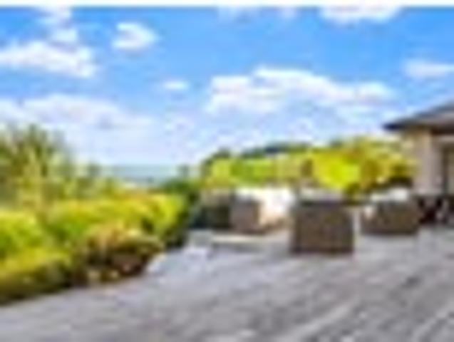 Coastal Calm: Peace, Privacy & Sea Views on 3368m2