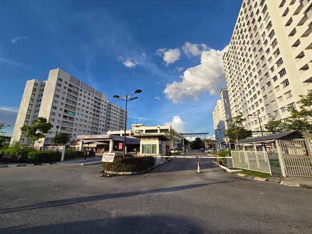 Best offer Suria Apartment
