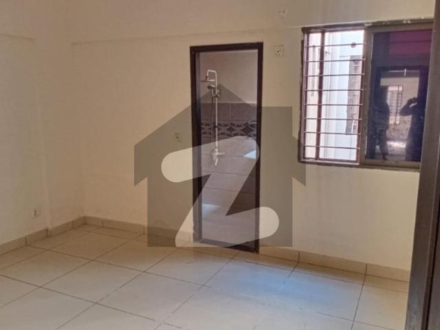 3 bed flat 1st floor available for rent in kings cottages block 07 gulistan e jauhar block 7