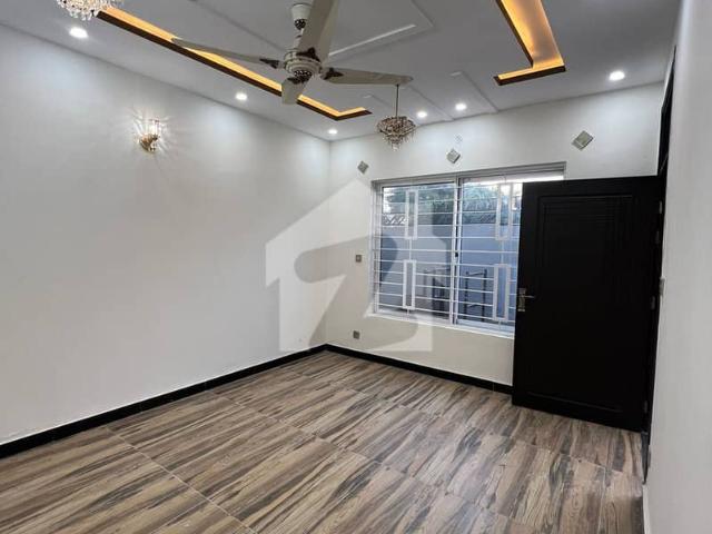 Best Options For House Is Available For Sale In G 15/2 Main Sevies Roed Forent Open With Huge Extra Land All Fecelities Are Available