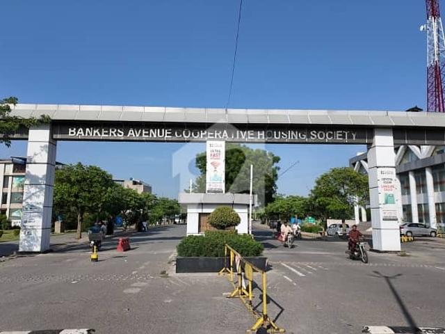 18 Marla Corner Facing Park Plot For Sale
