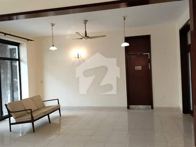 Best Deal! 1.5 Kanal Old House At Reasonable P