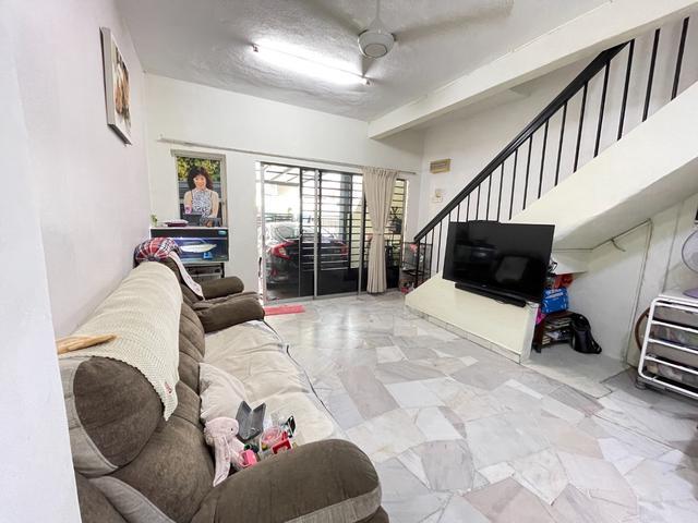 BEST DEAL 2storey Taman Selayang Jaya Renovated 14x50 3rooms