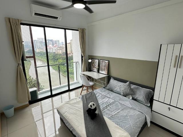Best Deal ✨Comfy New Unit Middle Room for rent! Free Cleaning Service + High Speed Internet Walking Distance to