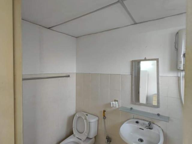 BEST DEAL Private toilet, Master room @Palm Spring, Damansara | Walk to Surian MRT Station