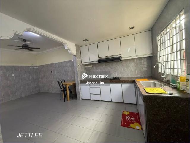 Best location walking distance to Pavilion Mall