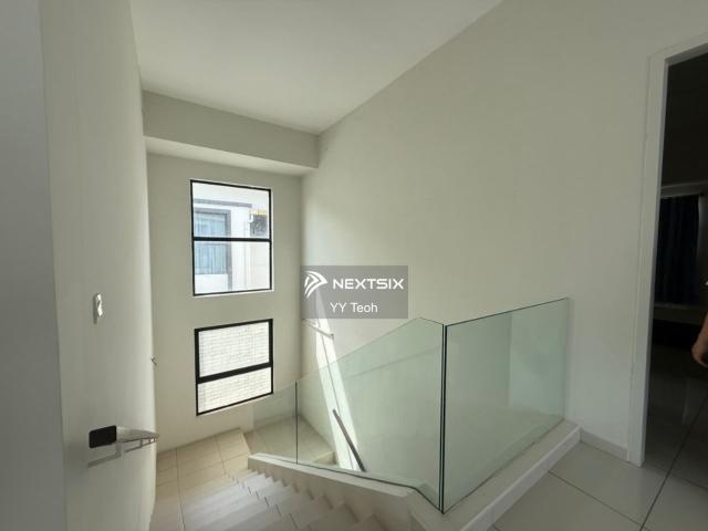 Best Price in Market Rare Three Storey Cluster Corner Lot with RM1.6M only Fully Renovated and Partial Furnished