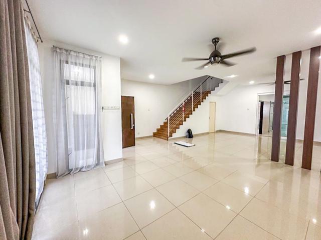 Below market value Best price superlink Laman Glenmarie Shah Alam