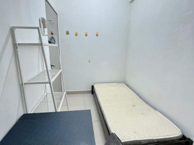 Best Promotion! Small Room for Female Unit Kota Damansara