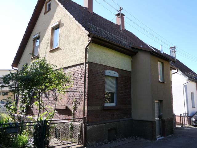 Bestens geeignet für Handwerker! Stark sanierungsbedürftiges EFH in zentraler Lage