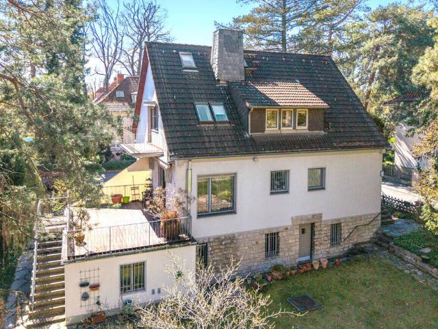 Bestlage Warnenweg: Großes Einfamilienhaus in Westender Villenlage auf einem sonnigen Südgrundstück