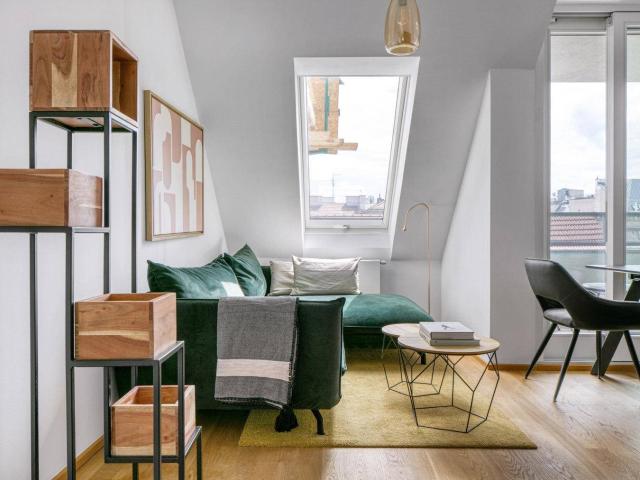 Bestlage zwischen Naschmarkt & Marihilferstr, beste öffentliche Anbindung, DG mit Balkon & Weitblick VIE41
