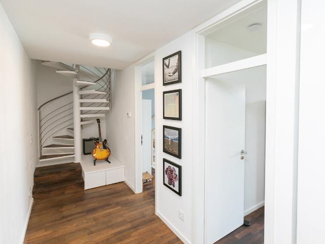 Bestlage Golzheim / Dachterrassen Traum: Modernisierte 4 Zimmer Dachgeschoss Maisonette Wohnung