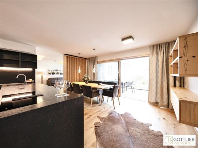Bestlage Pinzgau mit ca. 5% Rendite! Sonniges 5 Zimmer Penthouse mit Loggia sowie beheiztem Aussenpool