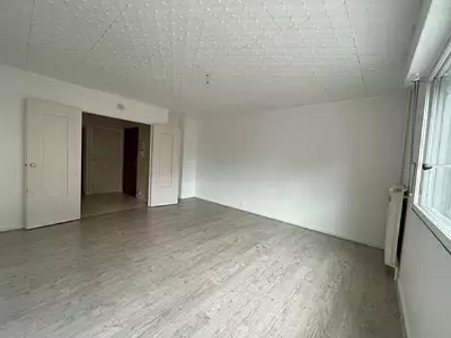 Besançon 25000 Location appartement 4 pièces t4 au dernier étage cave