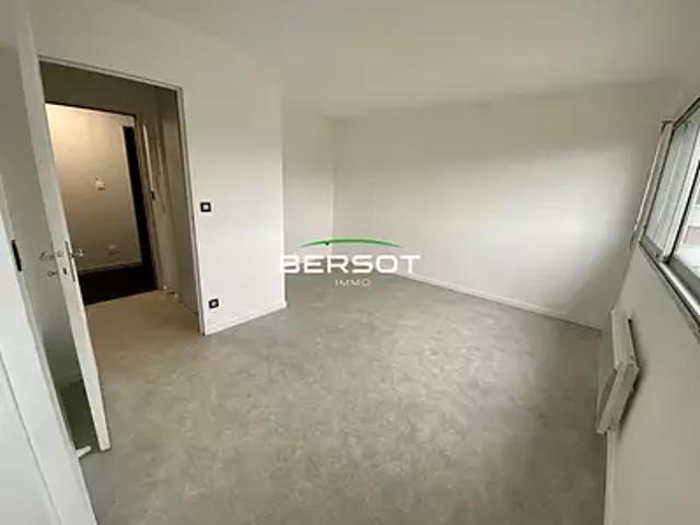 Besançon 25000 Location appartement 1 pièce t1 au dernier étage cave