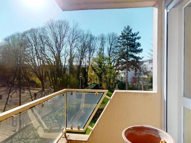Besançon ST CLAUDE T3 avec BALCON, CAVE et STATIONNEMENT INTÉR