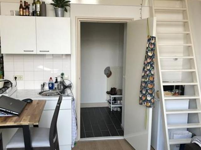 Beschikbaar, mooie gerenoveerde studio gelegen in