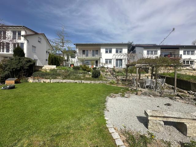 Immobilie zum Staunen! Machen Sie sich ein Neujahrsgeschenk mit tollem Garten und Weitblick!