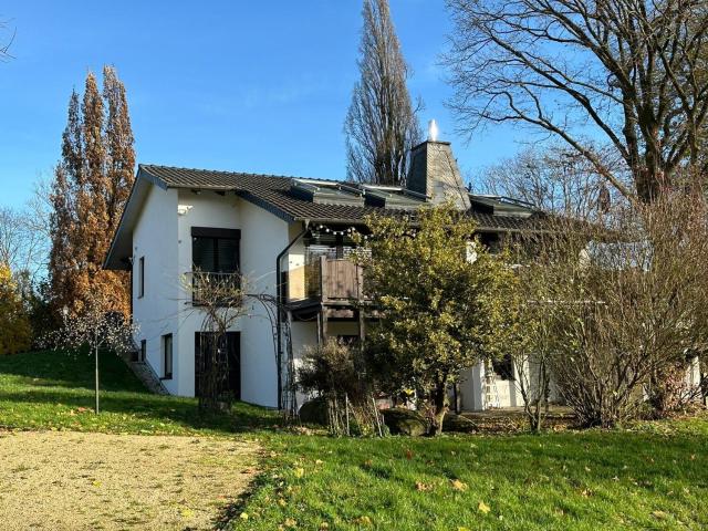 Besonderes Anwesen mit Wohnhaus und großem Stallgebäude ca. 1000 m² zur vielfältigen Nutzung