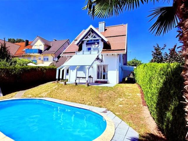 BESONDERES ARCHITEKTENHAUS mit Garten, Pool, 2 Terrassen, Balkon, Garage in Baden Baden Steinbach