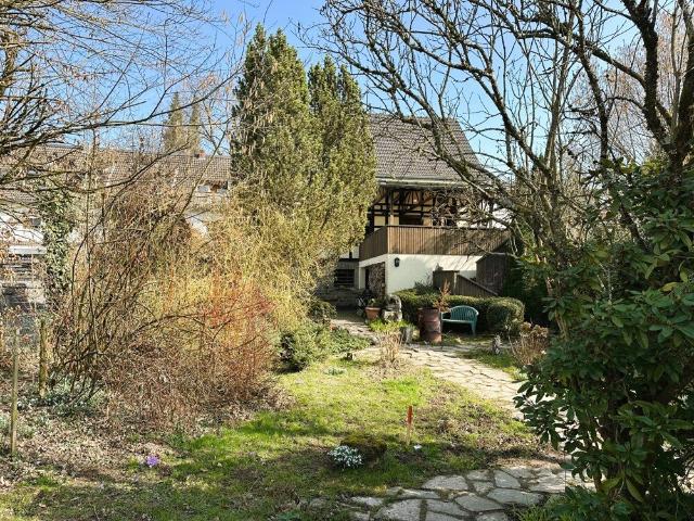 Besonderes Einfamilienhaus zum Wohlfühlen mitten im Grünen von Overath zu verkaufen!