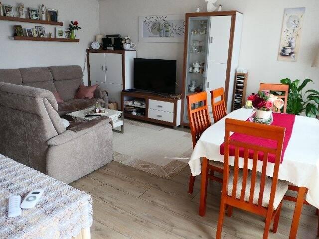 Besonderes Reihenendhaus auf einem fast 450m² großen Grundstück mit Garage und neuer Heizung!