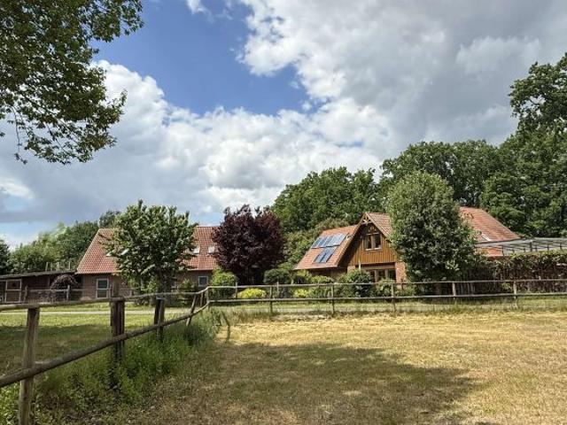 Besonderes Wohnen im Wohlfühlhaus der Extraklasse mit Gästehaus und Stalltrakt