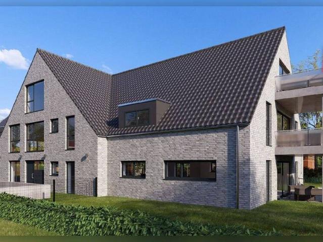 Besonderes Wohnerlebnis im Spitzboden mit Balkon und Stil