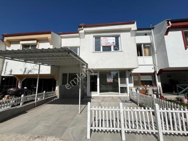 Bess'den Göztepe Mahallesi Oluşum Sitesi'nde Kiralık 4+1 Villa