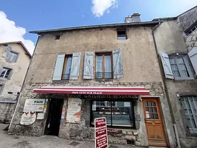 Besse et Saint Anastaise 63610 Achat / Vente immeuble