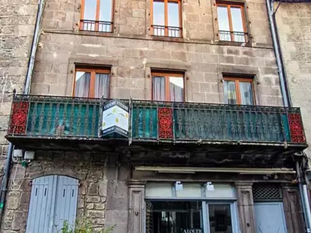Besse et Saint Anastaise 63610 Achat / Vente immeuble