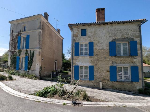 BESSINES ENSEMBLE IMMOBILIER A RENOVER AVEC ACCES RIVIERE