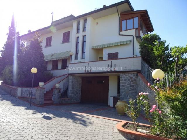 Bettolle vendesi a breve distanza dall’ importante snodo aut. 1400m² Bettolle