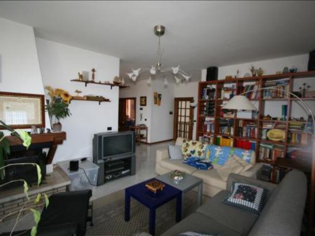 Bettolle vendesi appartamento di mq 134 con ingresso indipen. 134m² Bettolle