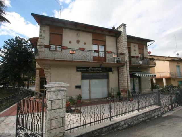 Bettolle vendesi casa singola di mq 350 complessivi composta. 350m² Bettolle