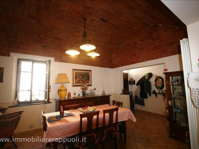 Bettolle vendesi terratetto nel centro storico completamente. 5m² Bettolle