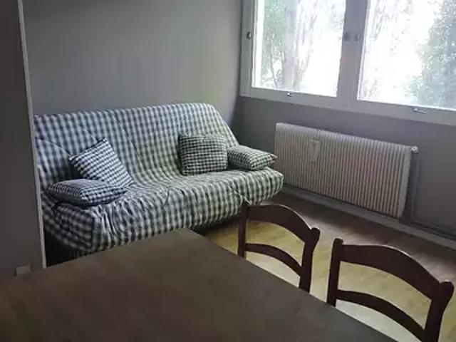 Béthune 62400 Location appartement 1 pièce t1 au dernier étage cave