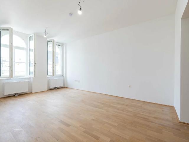 Betreuung möglich – 2 Zimmerwohnung mit Altbau Charme in