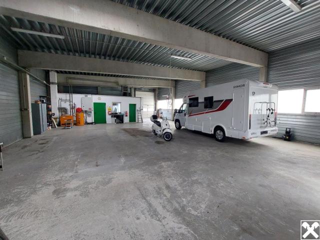 Betriebshalle mit Aufenthaltsraum, Waschraum, WC! Für Handwerk oder Lager!