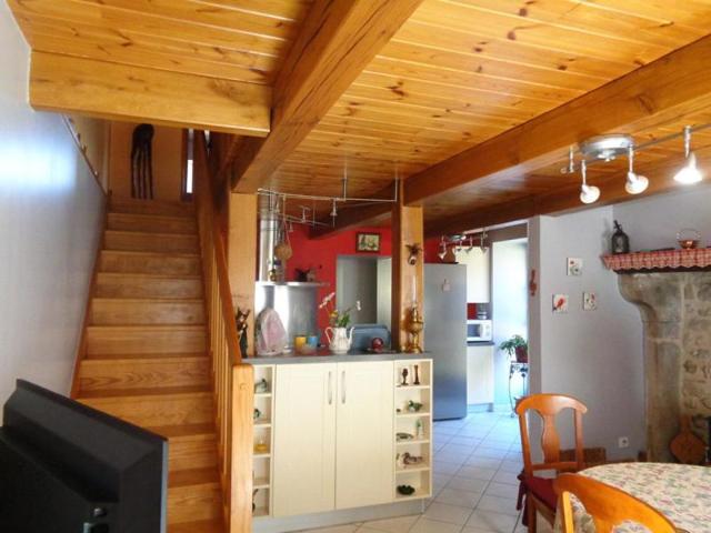 Beurieres 63, maison de 107 m2, 3 chambres sur 419 m2 de terrain