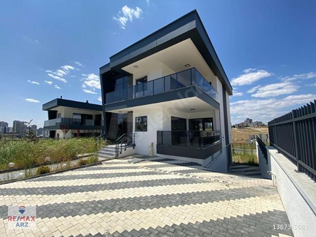 BEYTEPE DE SATILIK VILLA HEMEN TESLİM