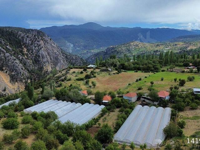 BEY ARSADAN ANAYOLA SIFIR TİCARİ KONUMDA VADİ MANZARALI MÜSTAKİL
