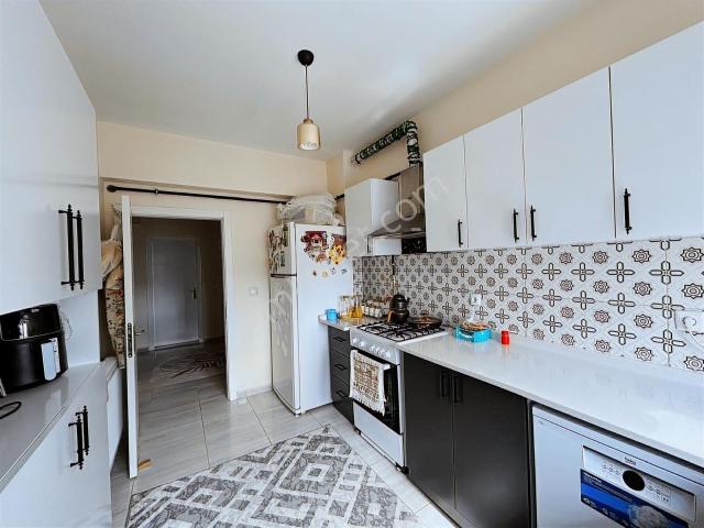 Beyazşehir'de 3+1 Ara Kat Güney Cephe Ful Yapılı Satılık Daire