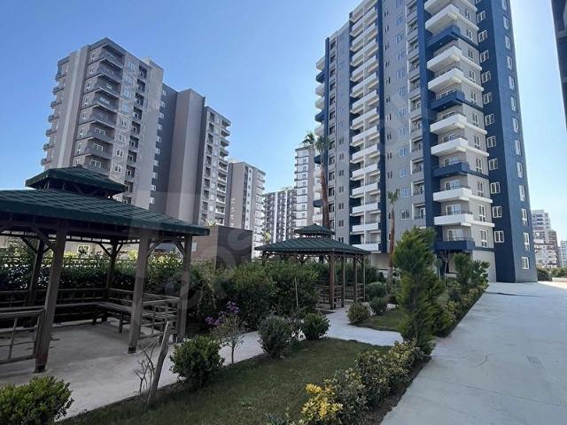 BEYAZ'DAN İLKEM'DE SAHİL'DE SİTE'DE 1+1 YENİ BİNADA ÖN CEPHE BAL